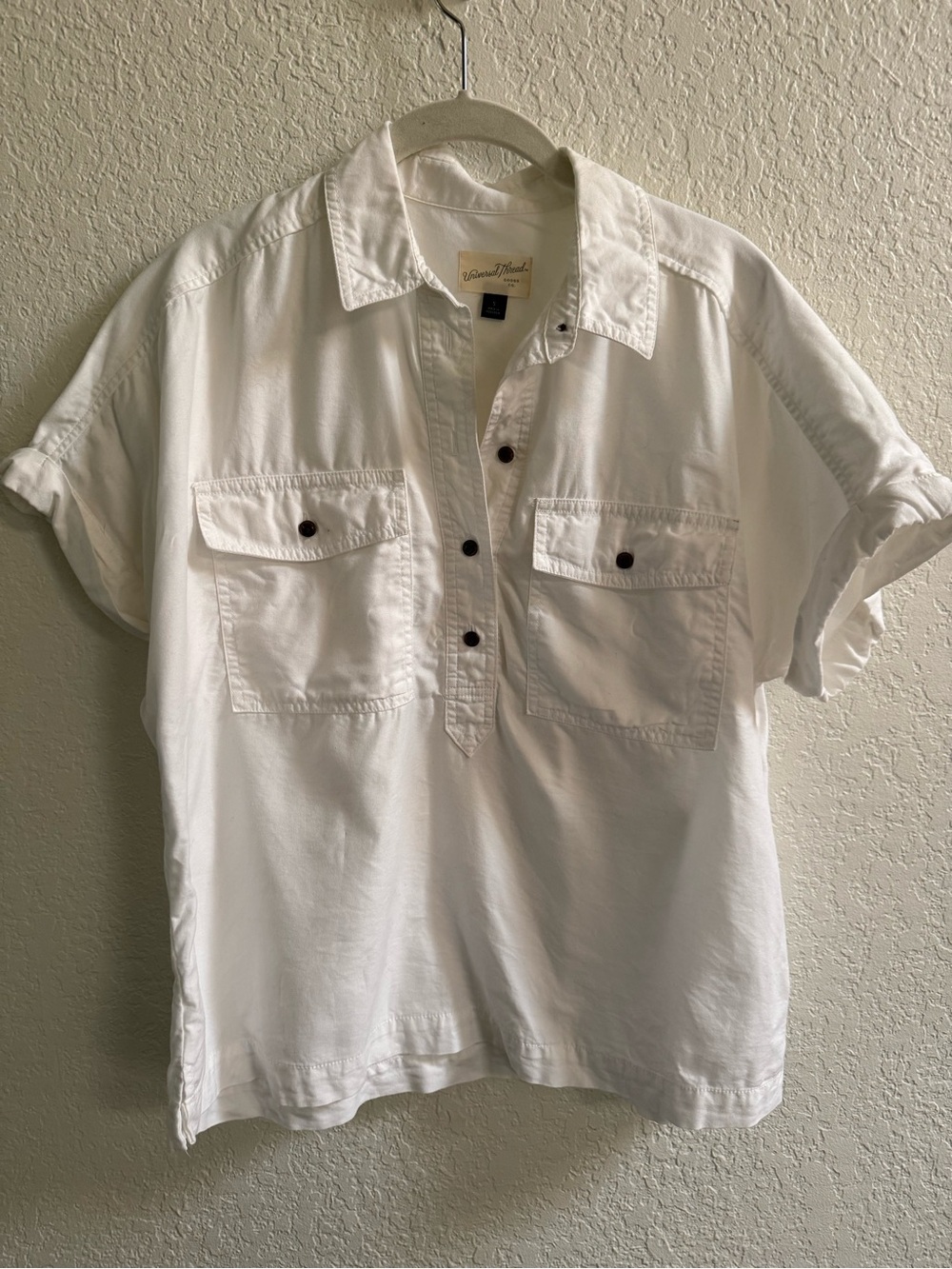 Universal Thread White Short-Sleeve Button-Up Pocket Shirt